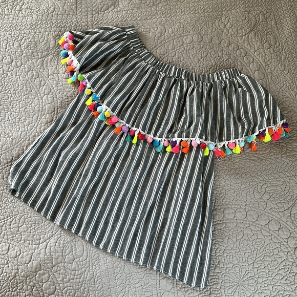 Love J Off Shoulder Top - Picture 2 of 3